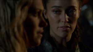 Lexa glances at Clarke