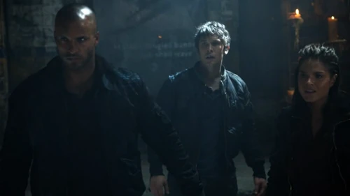 Remember Me - Lincoln, Bellamy, and Octavia protect Raven