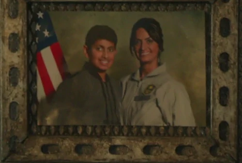 Райкер (слева) с его мамой Прийей.