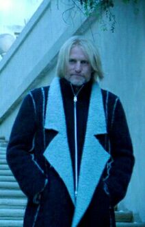 Хеймитч-Сойка. Прощание.jpg (31 КБ) Хеймитч в конце Революции