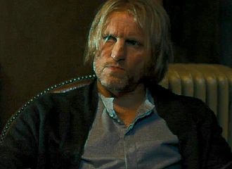 Хеймитч в кресле.jpg (349 КБ)