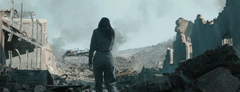 Katniss en las ruinas del Distrito 12.png