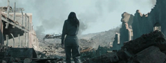 Katniss en las ruinas del Distrito 12