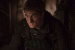 Still de Peeta en Sinsajo, parte 2