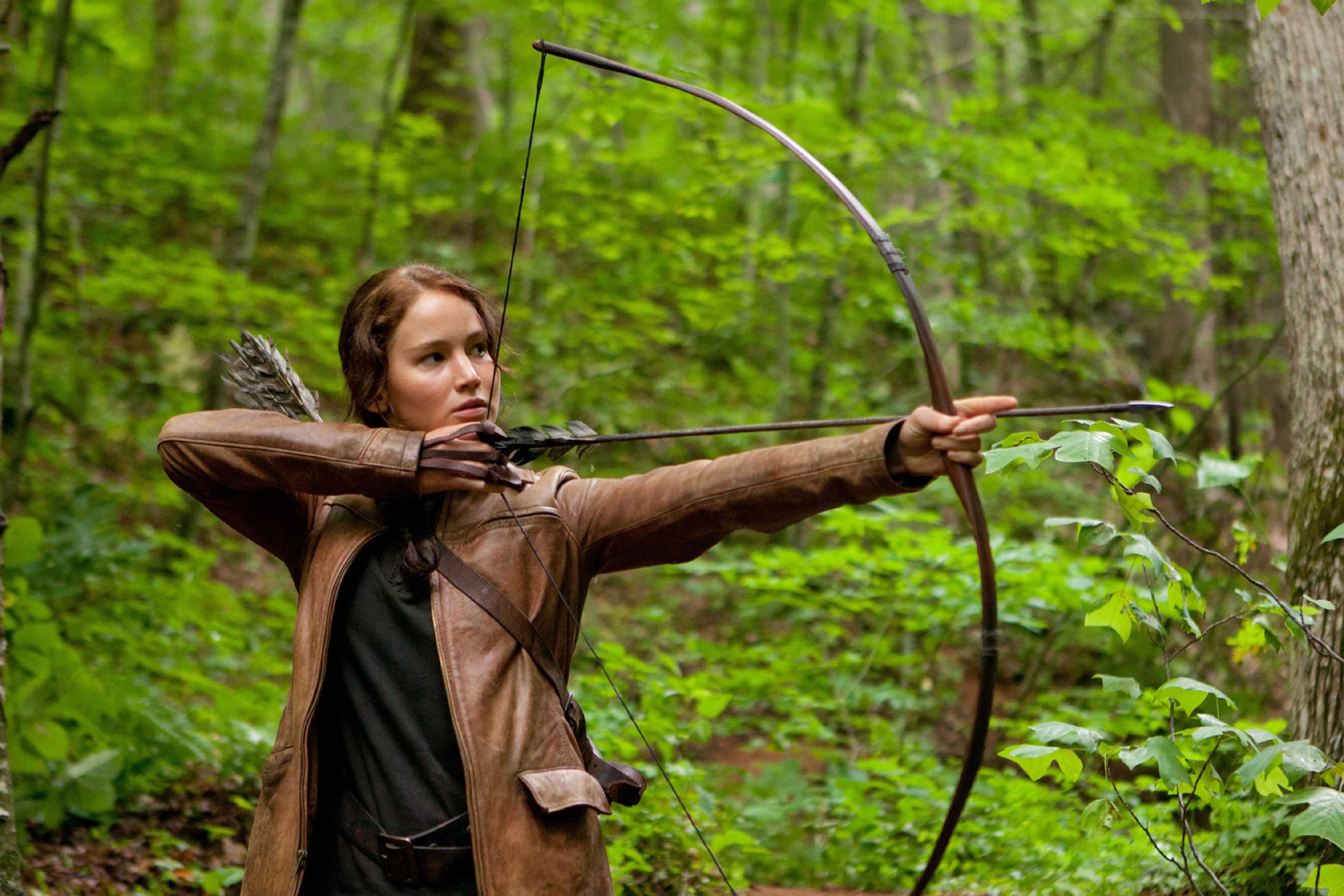 katniss everdeen shooting bow and arrow drawing