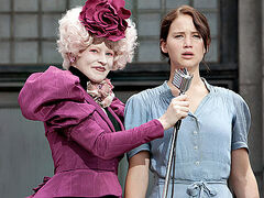 Effie y Katniss durante la cosecha