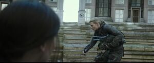 Leeg 1 running past .