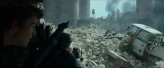 Ciudadanos del Distrito 8 durante el segundo bombardeo.png