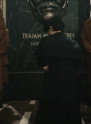 Peter Dinklage in front of the plaque.