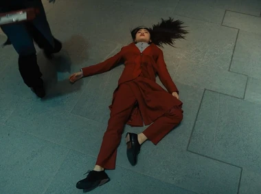 Бездыханная Клеменсия в лаборатории доктора Галл