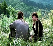 Гейл и Китнисс на Луговине.jpg (396 КБ) Китнисс и Гейл на Луговине