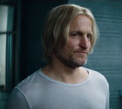 Haymitch despidiéndose