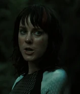 Джоанна уводит Китнисс в джунгли.jpg (48 КБ) Джоанна наедине с Китнисс