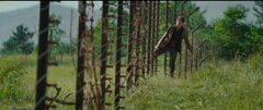 Katniss cruzando la valla