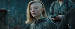 Cressida viendo las ruinas del Distrito 12.png