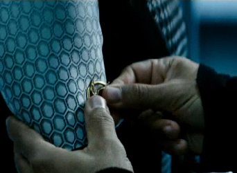 Katniss Reveals Cinna's Dress  The Hunger Games: Catching Fire