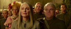 Johanna, Effie, Coin, Haymitch y Plutarch