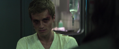 Peeta viendo a Katniss en el Hospital del 13