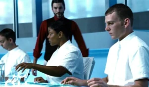 Мутантов выпускают  на арену