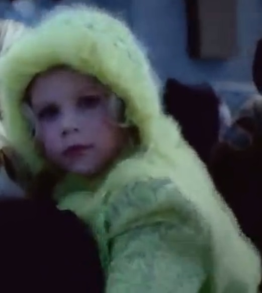 Niña del abrigo amarillo limón Wiki The Hunger Games Fandom