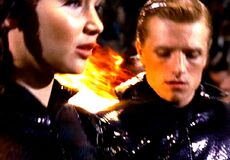 Огонь Цинны.jpg (351 КБ) Китнисс Эвердин и Пит Мелларк