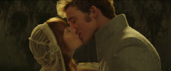 Beso entre Finnick y Annie