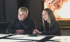 Plutarch junto a la presidenta Coin