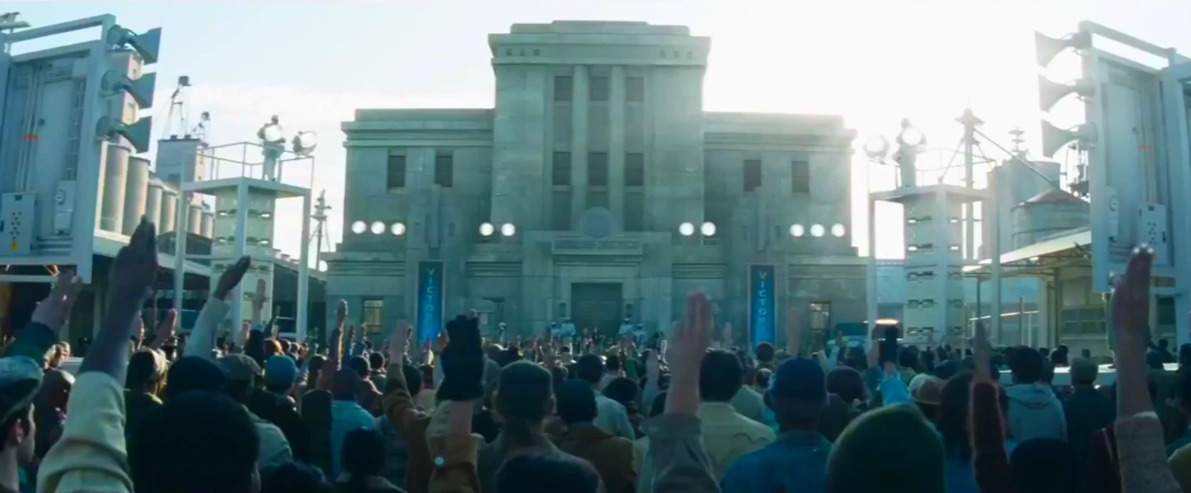 Signo de respeto del Distrito 12 | Wiki The Hunger Games | Fandom, image size:1671x693