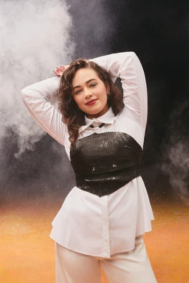 Mary Mouser-Tudum-2022
