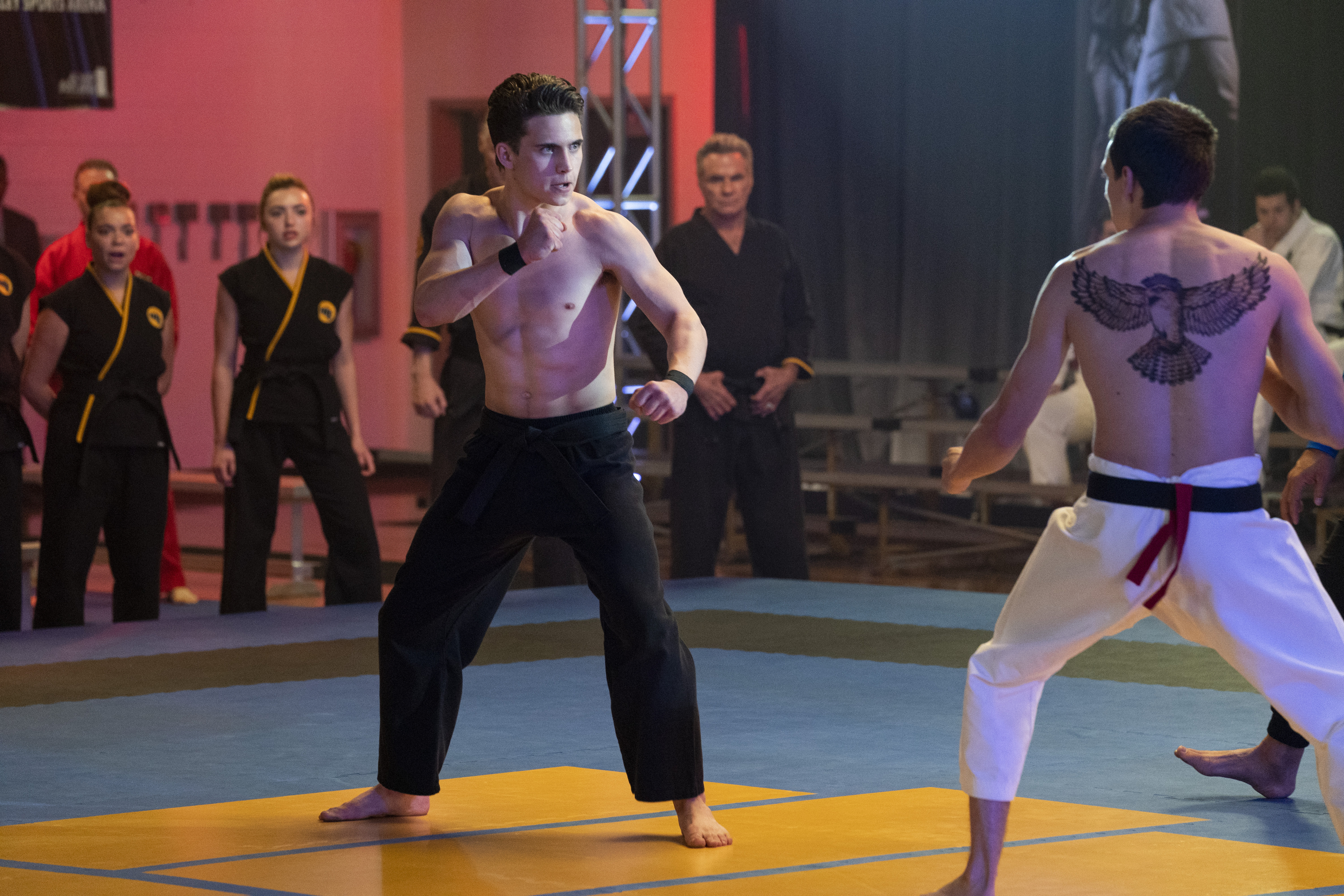 Cobra Kai: 4º ano ganha pôsteres individuais com Johnny, Miguel e Hawk