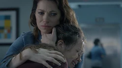 Amanda comforts Samantha S3E5.jpg (171 KB)