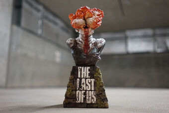 the last of us clicker statue