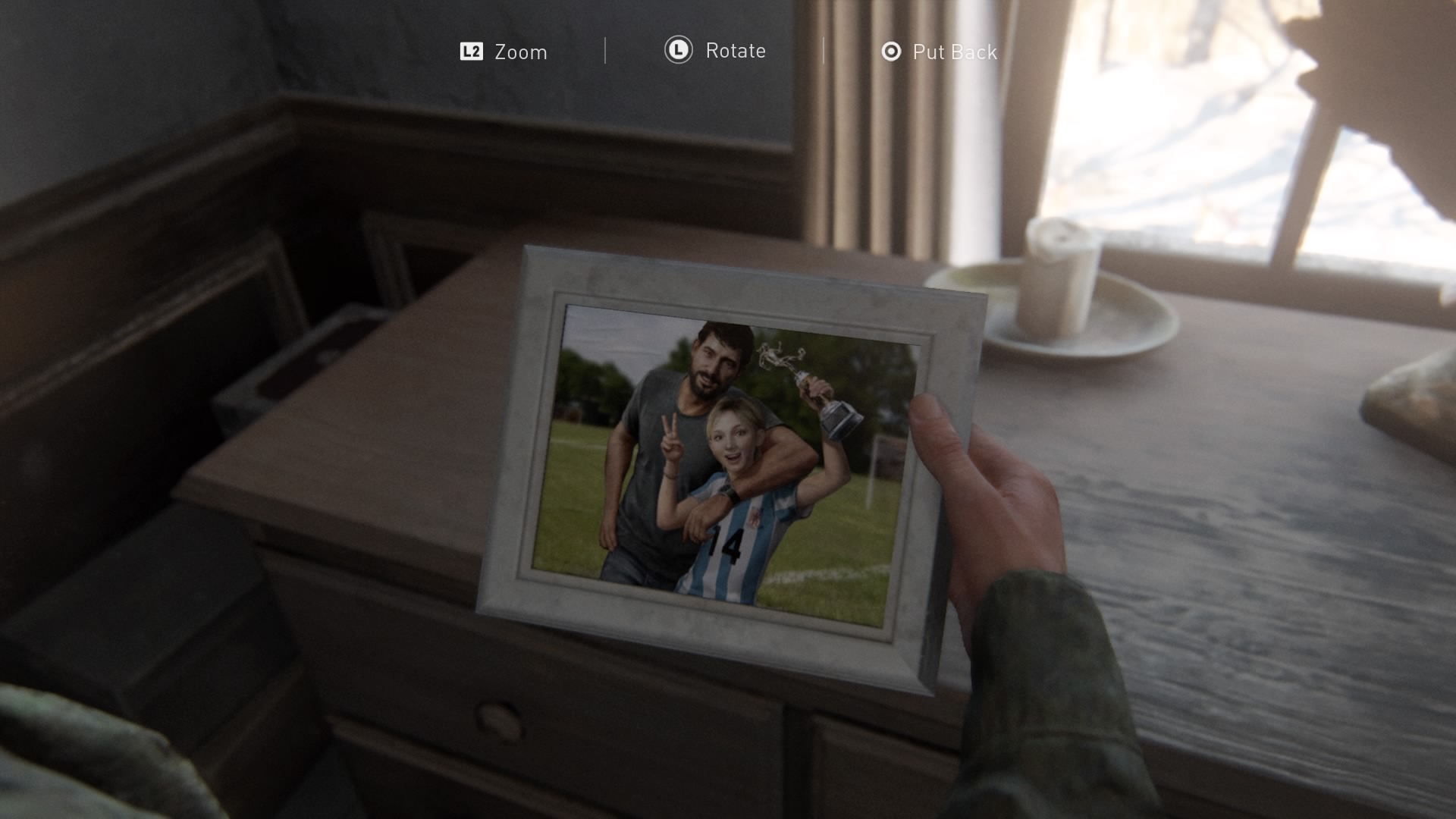 The Last of Us  Foto polaroid de Joel e Sarah é divulgada