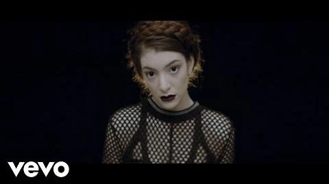 Lorde_-_Tennis_Court