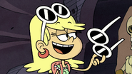 S5E18 Leni trading her sunglasses for the necklace