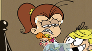 S6E09A Luan not wanting to cross the hall