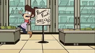 S1E18B Shopper Running.png (346 KB)