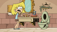 S6E24A Lori accidentally tosses the device into the toilet