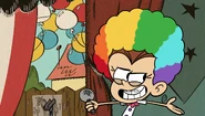 S1E24A Luan looks to where Leni should be