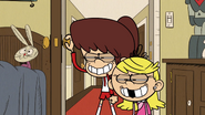 S4E19B Lynn and Lola fake smiling