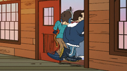 S7E17 Lynn Sr and Lance run to the door