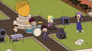 S4E16A Rivers rocks with the band