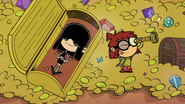 S5E18 Lucy in a gold-encrusted coffin and Lisa looking through a gold-encrusted spyglass