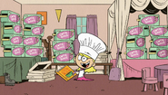 S2E23A Lola baking pizzas