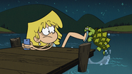 S4E22B A Turtle biting Lori's foot