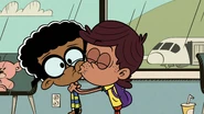 S4E15A Tiago kisses Clyde farewell