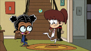 S1E09A Clyde and Lynn with the hackysack again