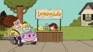 S6E11B Lola dodges a lemonade stand