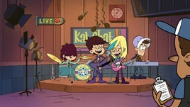 S7E02A The Moon Goats are performing on Kat Chat