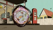 S7E01A Frances grabs the net and starts spinning Dr. Alvarez.png (2.55 MB)